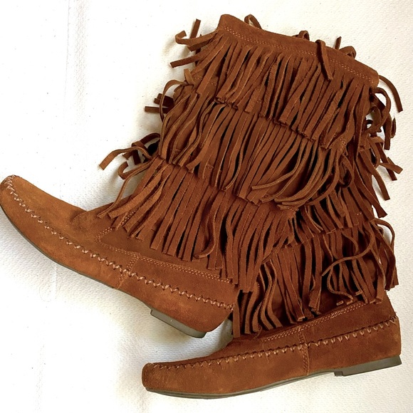 ⚡️SOLD⚡️ NWOT LC Lauren Conrad Fringe Moccasin Boots - Picture 2 of 5